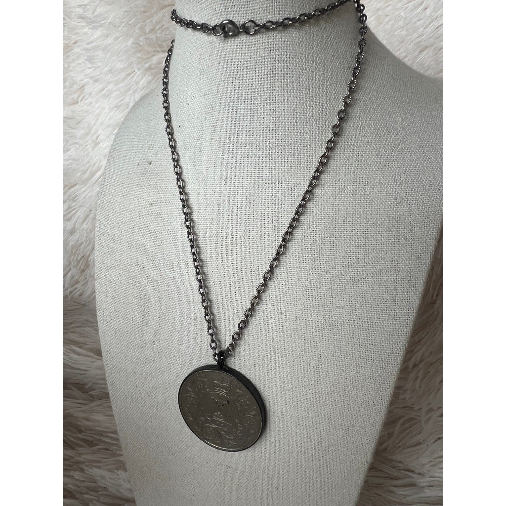 QEII Coin Pendant Necklace 1977 Queen Elizabeth II Jubilee