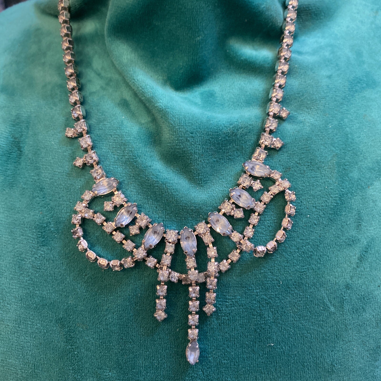 VTG LIGHT BLUE CLEAR RHINESTONES FANCY STATEMENT NECKLACE HOOK CLASP ESTATE A2