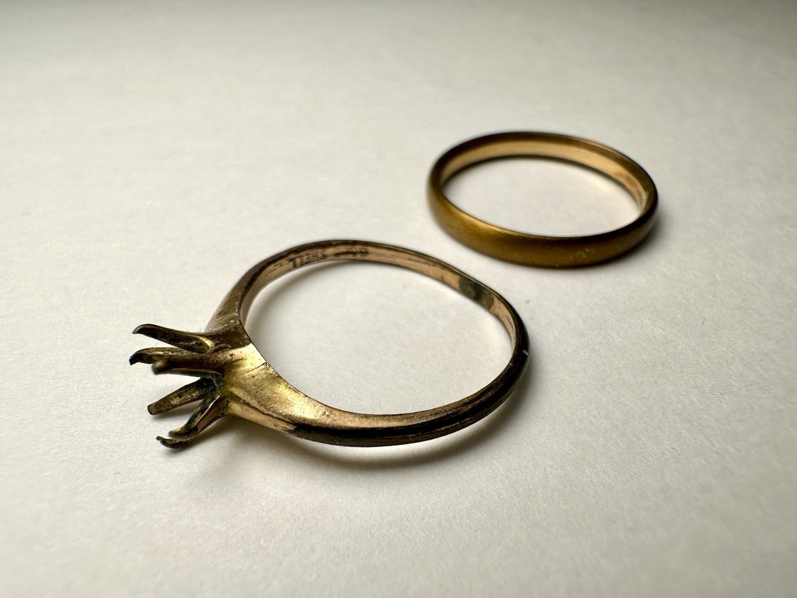 2 Vintage Gold Shell Rings, Unknown Sizes & No Stone