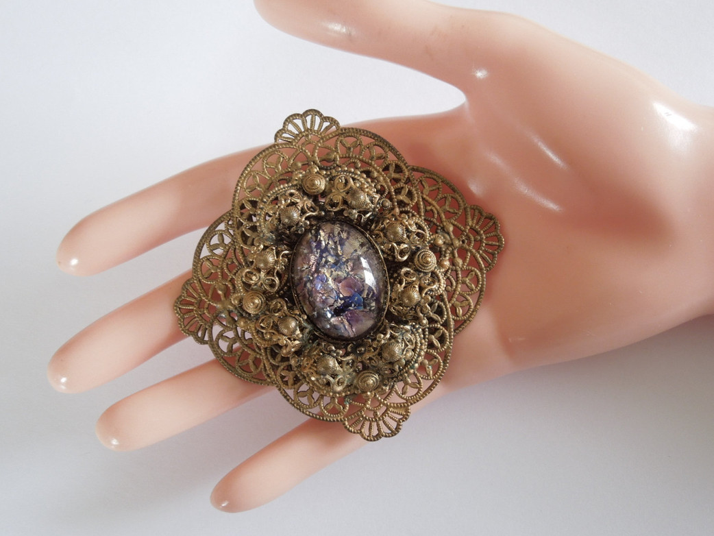 Vintage Brooch Glass Cabochon Metal Sheet Brass? 37.8 G/7.2 X 7.1 Cm