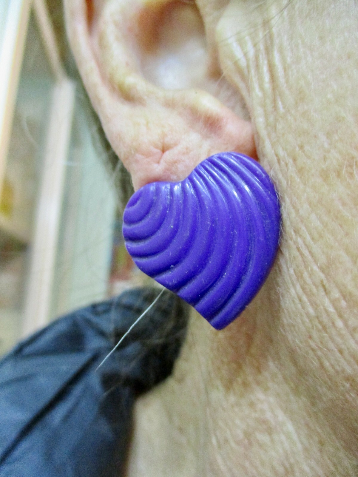 Vintage 1980’s Royal Purple Heart Pierced Earrings