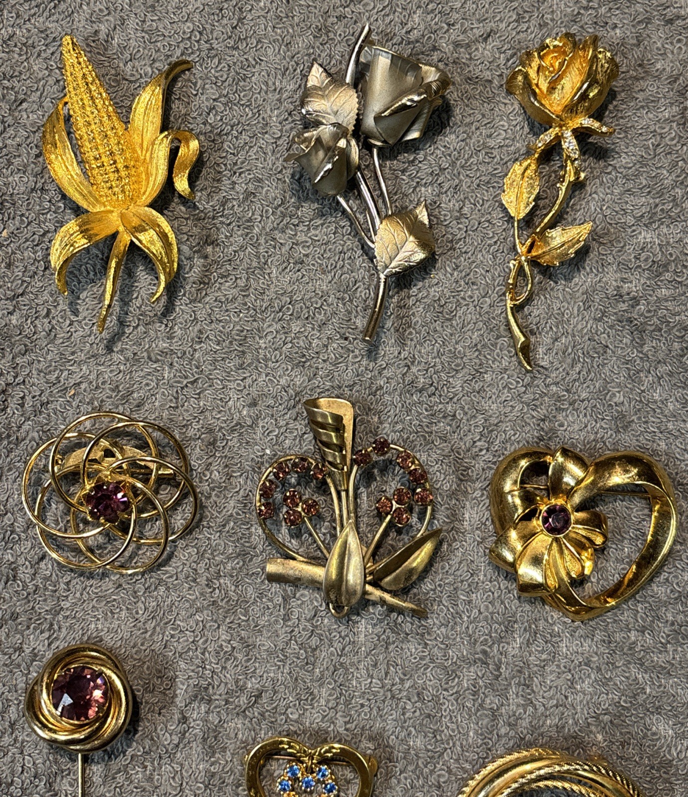 Vintage Brooch Lot Of 21 Brands Are Avon And Unbranded Sizes Range From 1 To 4in