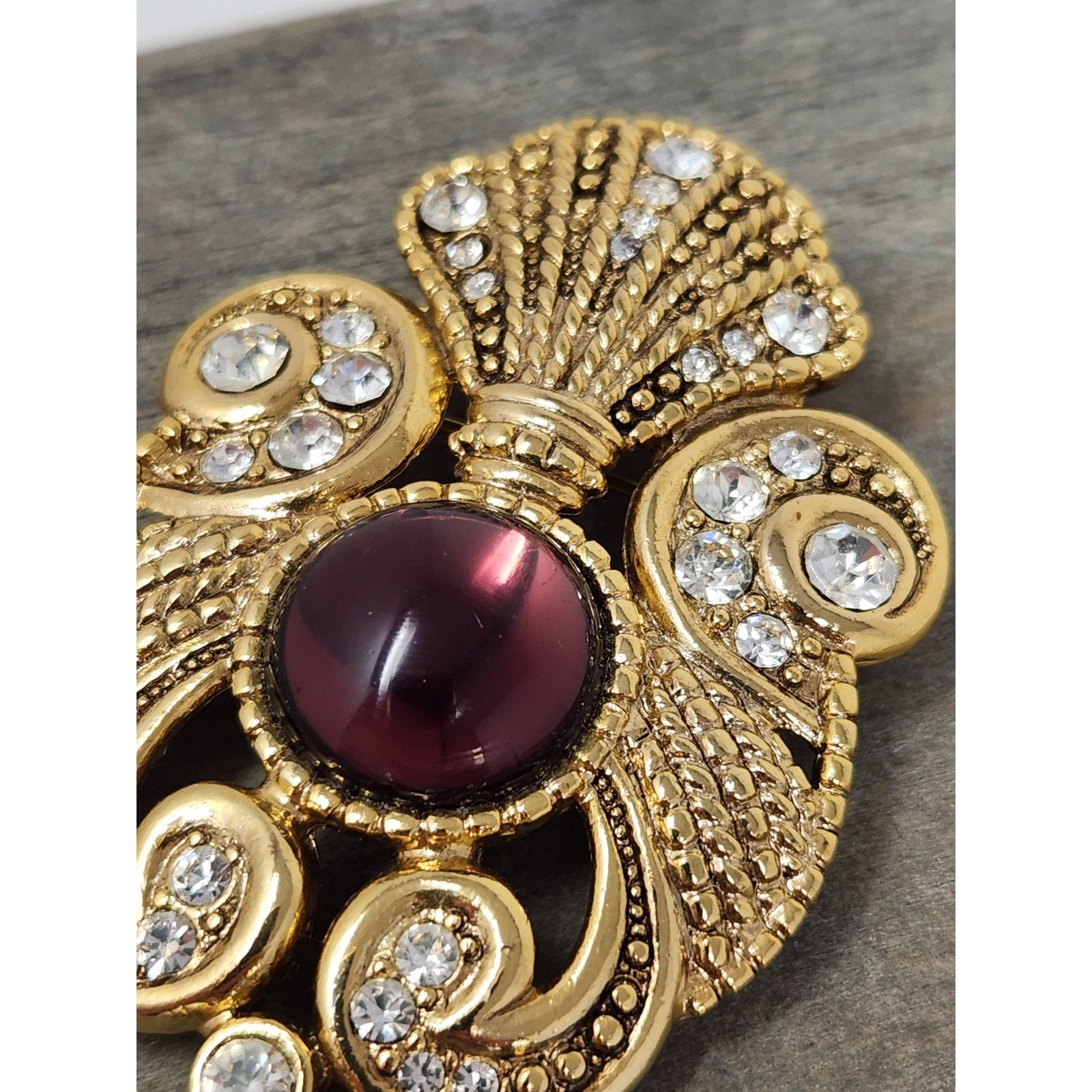 Jeff Lieb Purple Cabochon Gold Tone Brooch Pin Rhinestones Faux Pearl Drop VTG