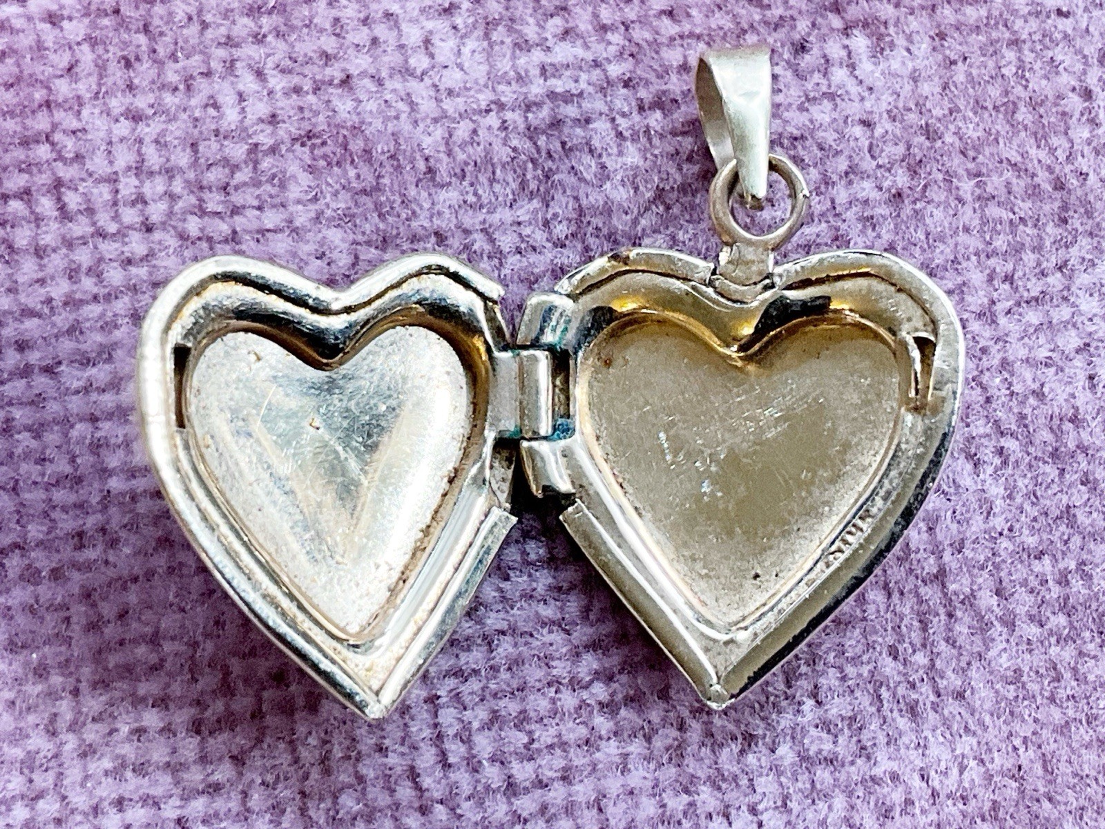 Vintage 14k Yellow Gold Heart Locket Pendant Charm with Etched Heart Design