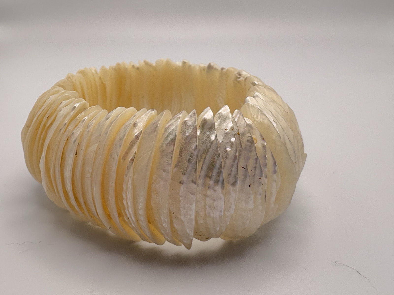 Vintage Articulated Iridescent Shell Segment 1” Wide Stretch Bracelet Size 5.5