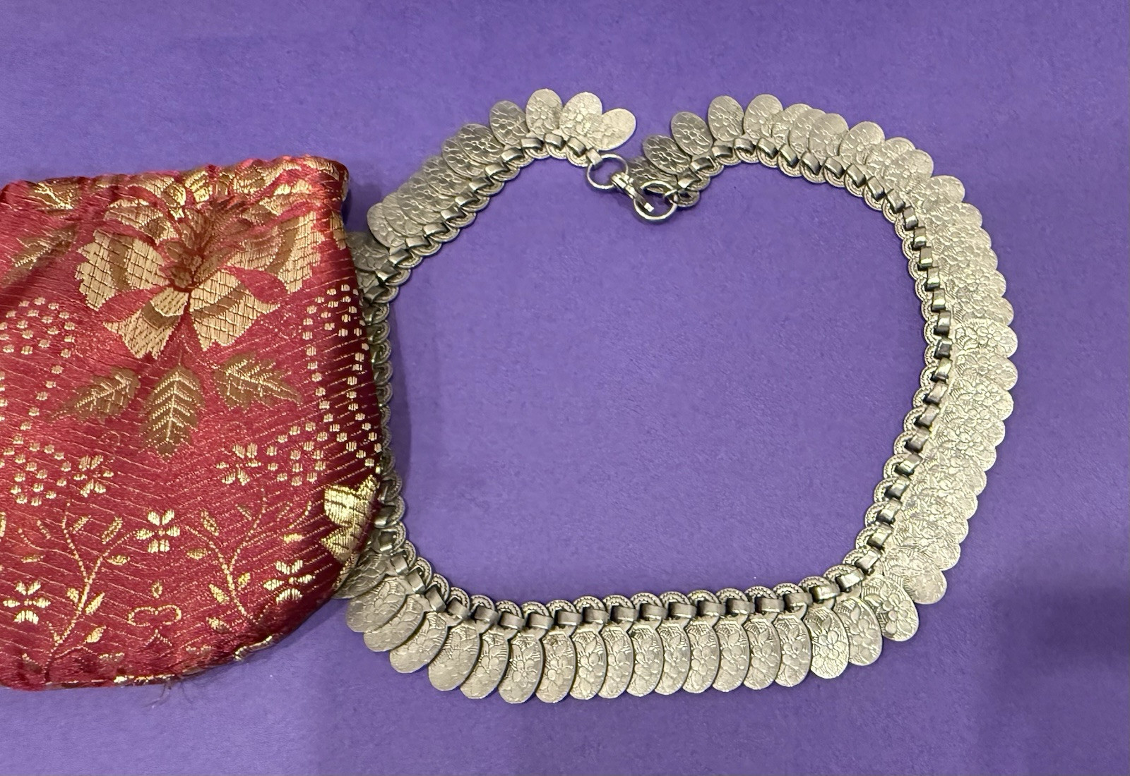 Retro Vintage 15” Embossed Link Choker-Silver Metal With Flower Design.