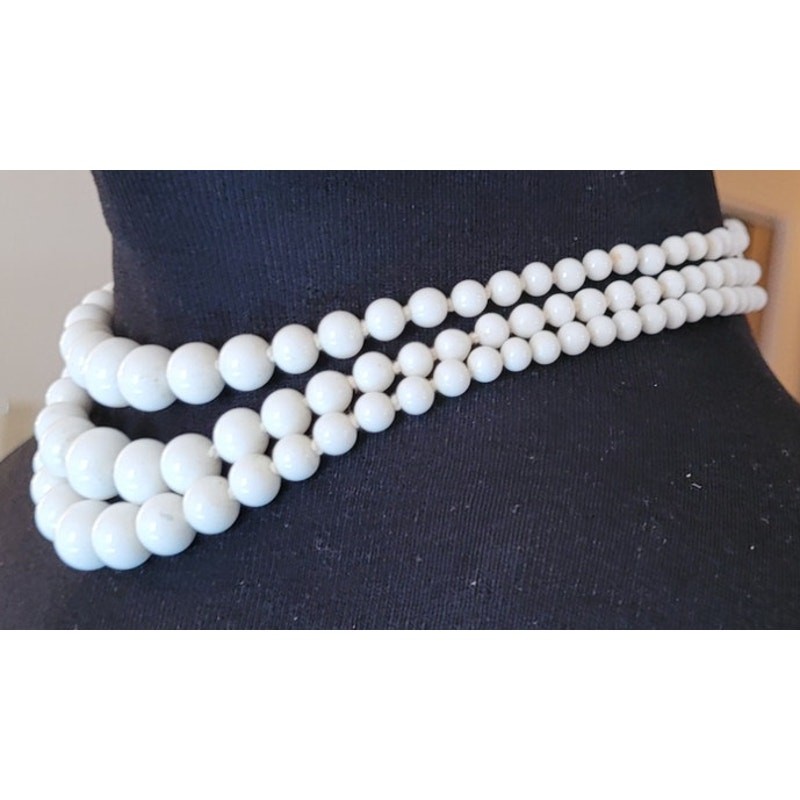 Vtg 50s 60s Milk Glass White Knotted Beads 3 Strand Choker Necklace Hook Clasp