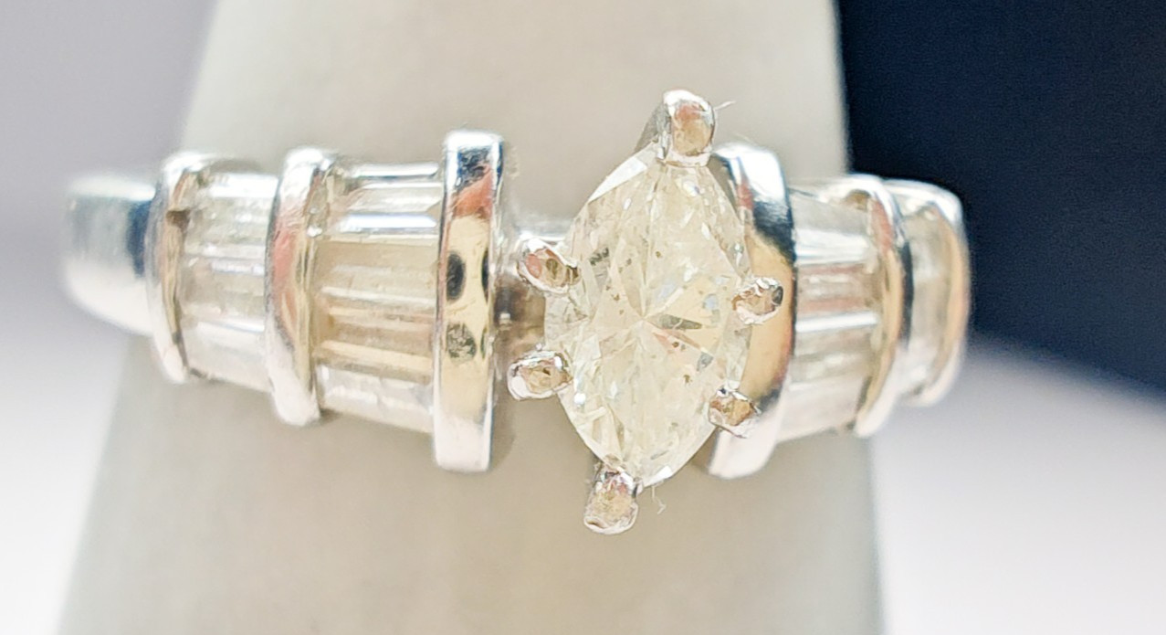 14K White Gold .69ct Marquise & Baguette Natural Diamond Ring Size 6 5g Vintage