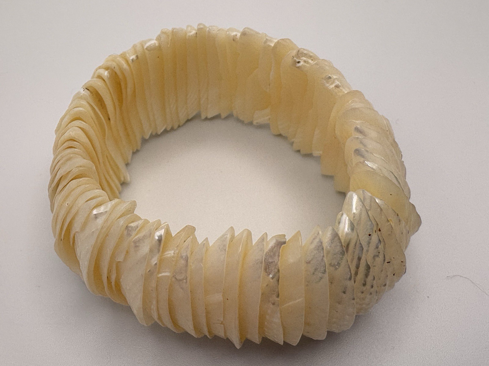 Vintage Articulated Iridescent Shell Segment 1” Wide Stretch Bracelet Size 5.5