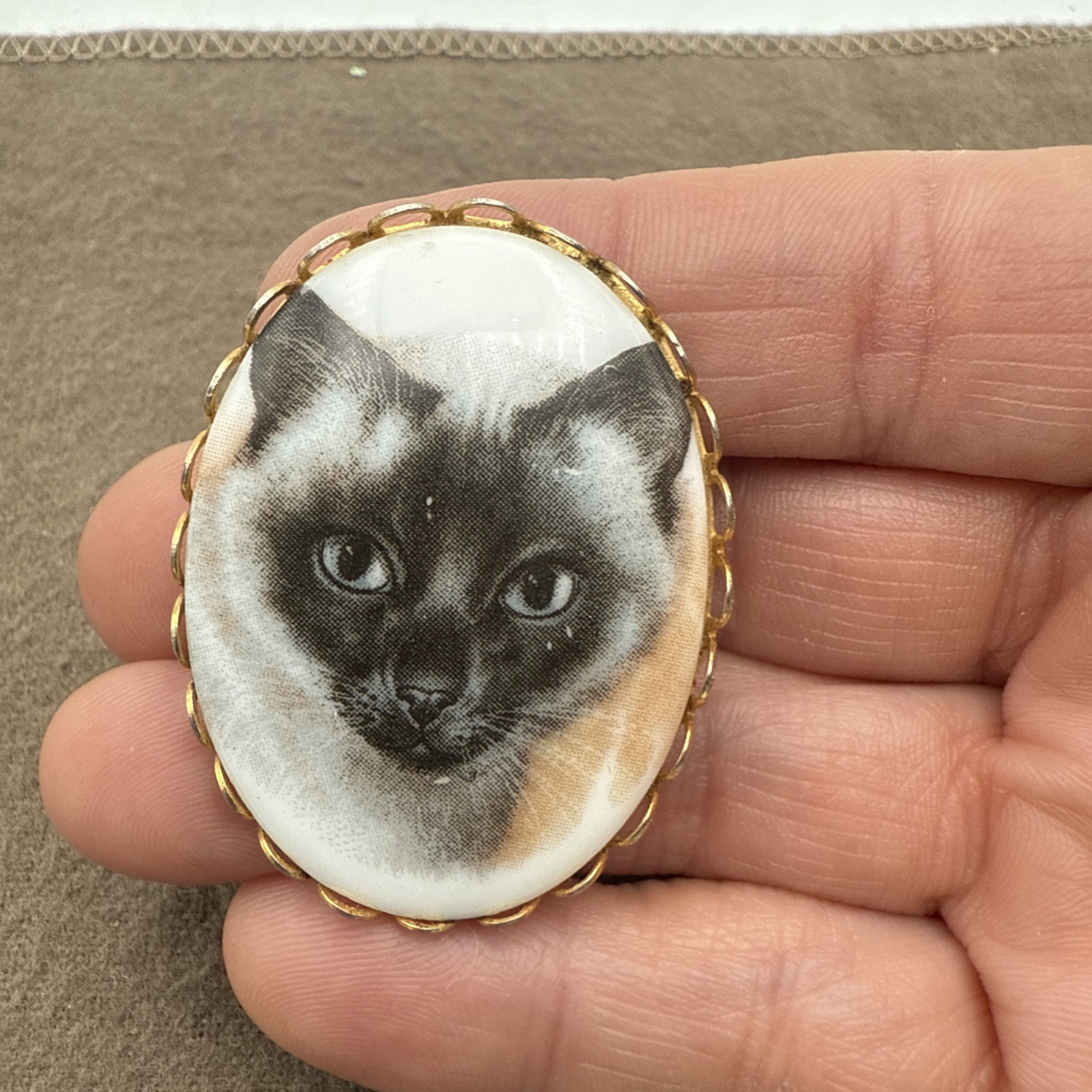Vintage Porcelain Transfer Blue Eyed Cat Portrait Oval Pin Brooch