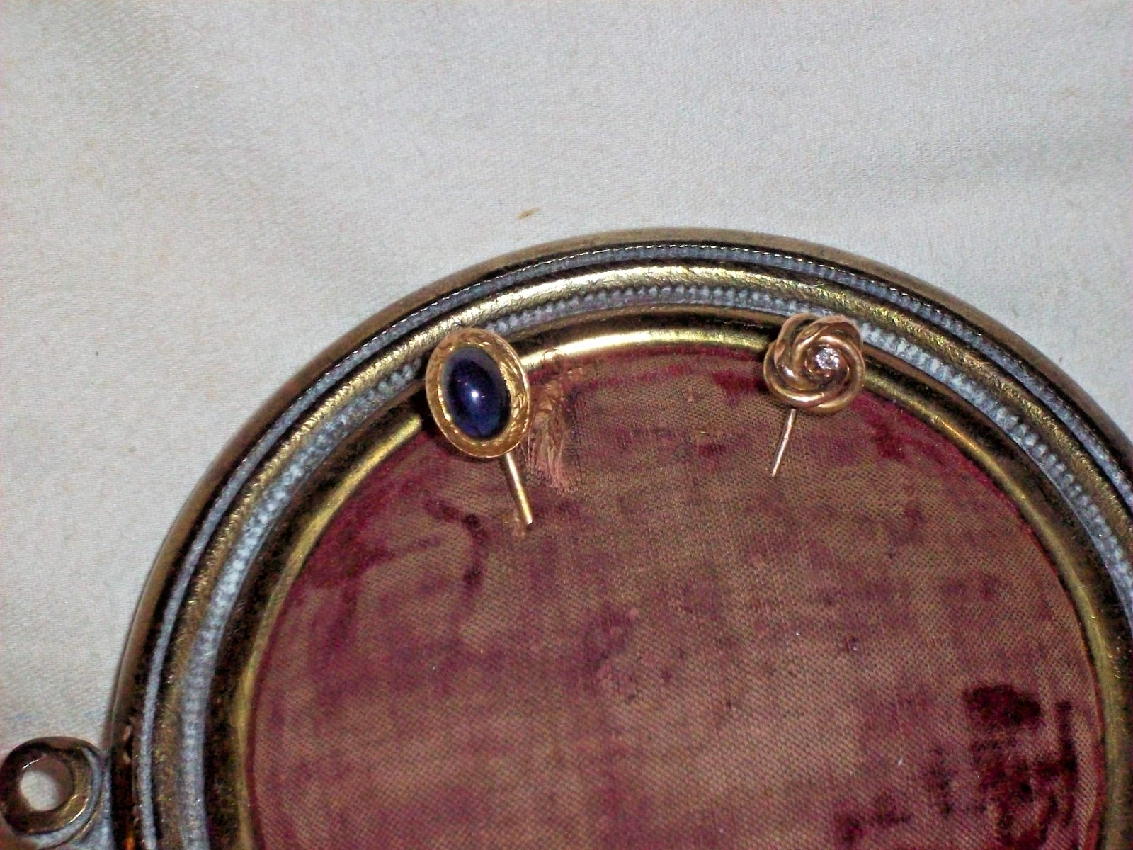 ANTIQUE CAST IRON VICTORIAN ? GENTLEMANS STICK PINS, BELT, GARDER, BOWTIE HOLDER