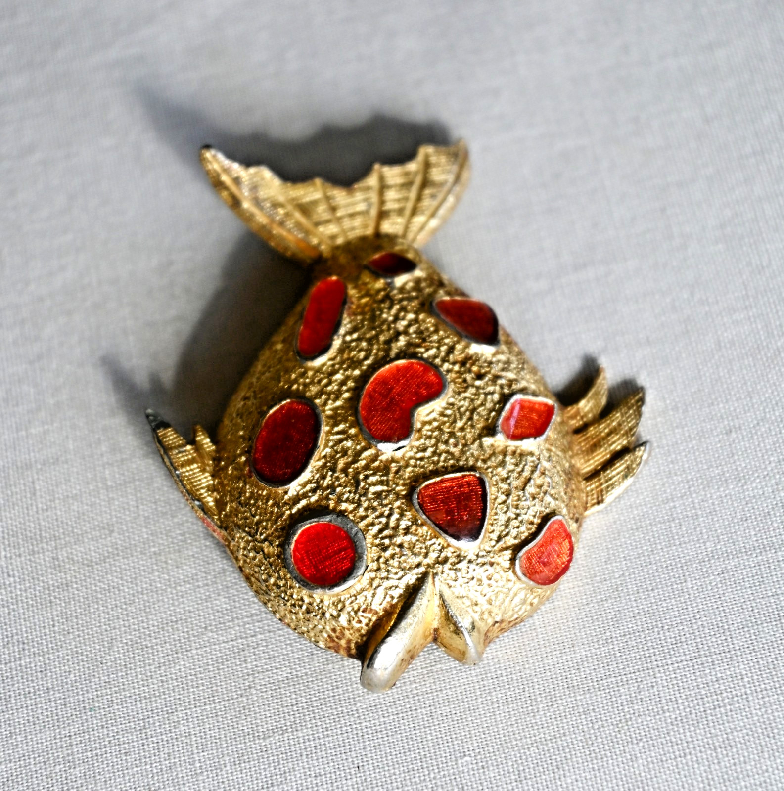 Vintage Florenza Enamel Textured Gold Tone Fish Brooch Pin Signed