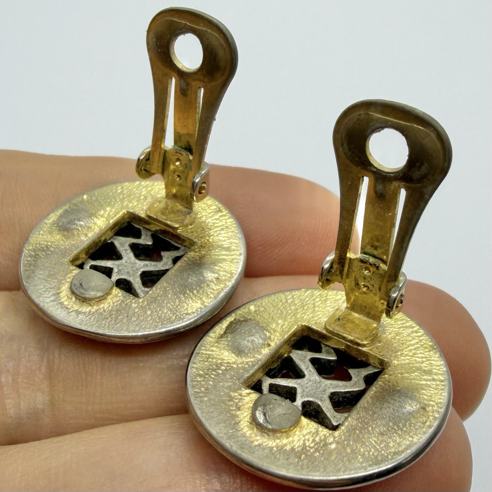 Vtg Ethnic Two-tone Round Button Earrings Clip-on