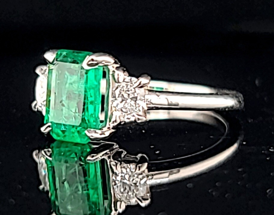 Vintage 14k White Gold Engagement Ring 1.24ct. Natural Green Emerald
