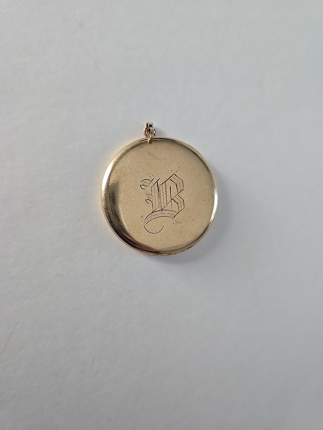 ELGIN AMERCIAN ANTIQUE LOCKET GOLD SHELL ETCHED FLOWERS 1.75″