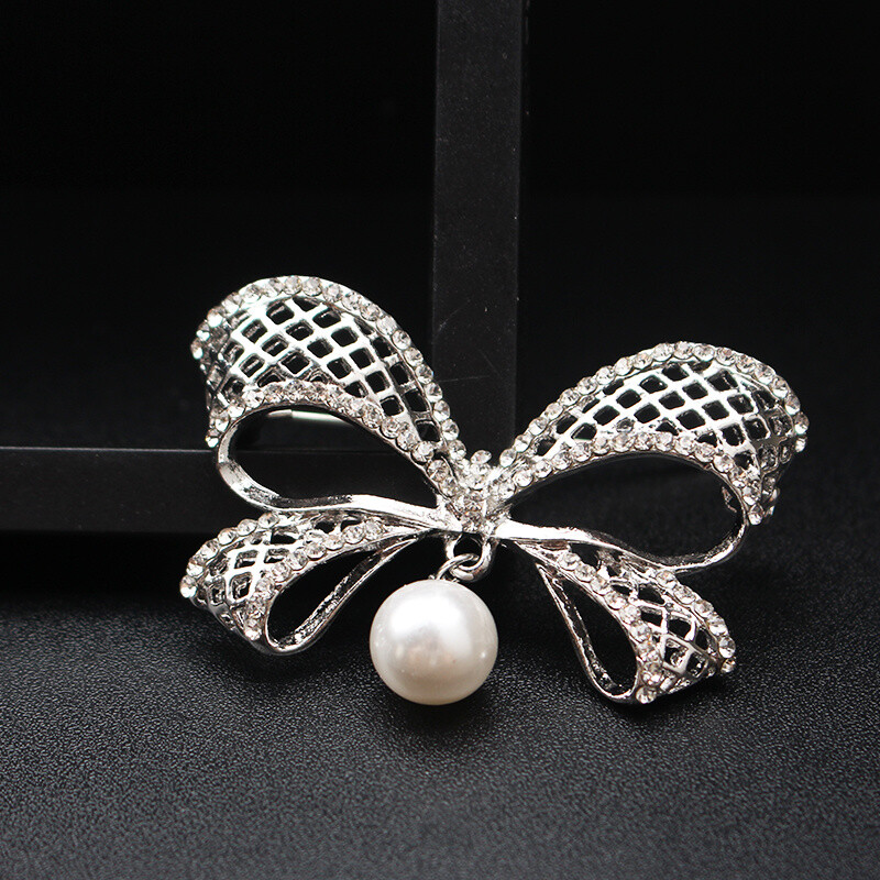 Delicate Temperament Elegant Cut-out Bow Pendant Brooch Accessories Jewelry Gift
