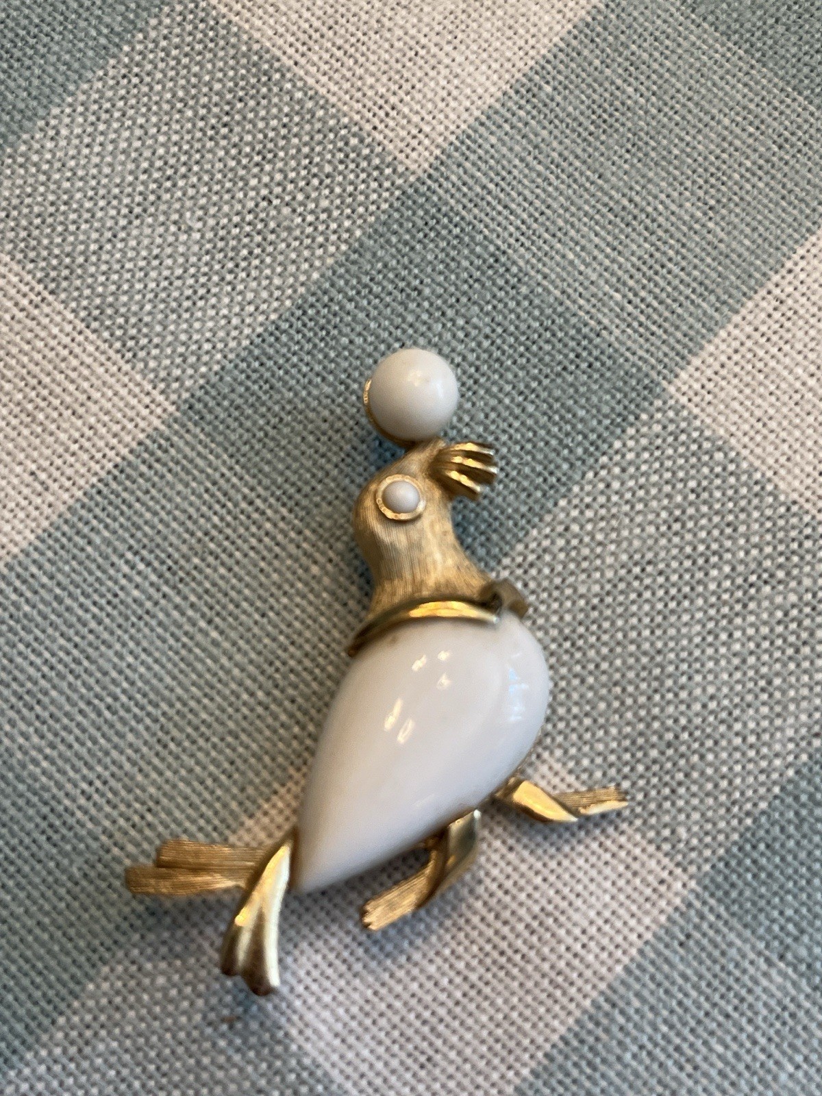 Crown Trifari Seal Brooch Pin Jelly Belly Excellent Condition