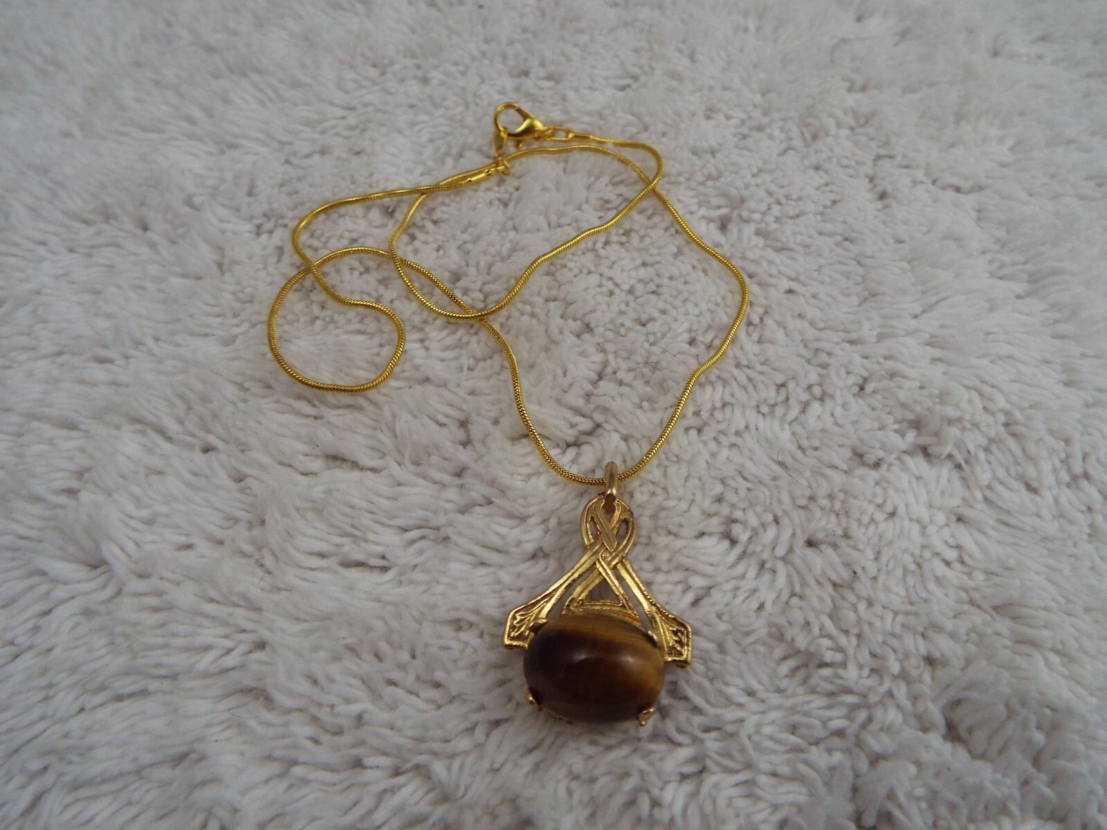 Goldtone Tiger’s Eye Stone Pendant Necklace (D19)