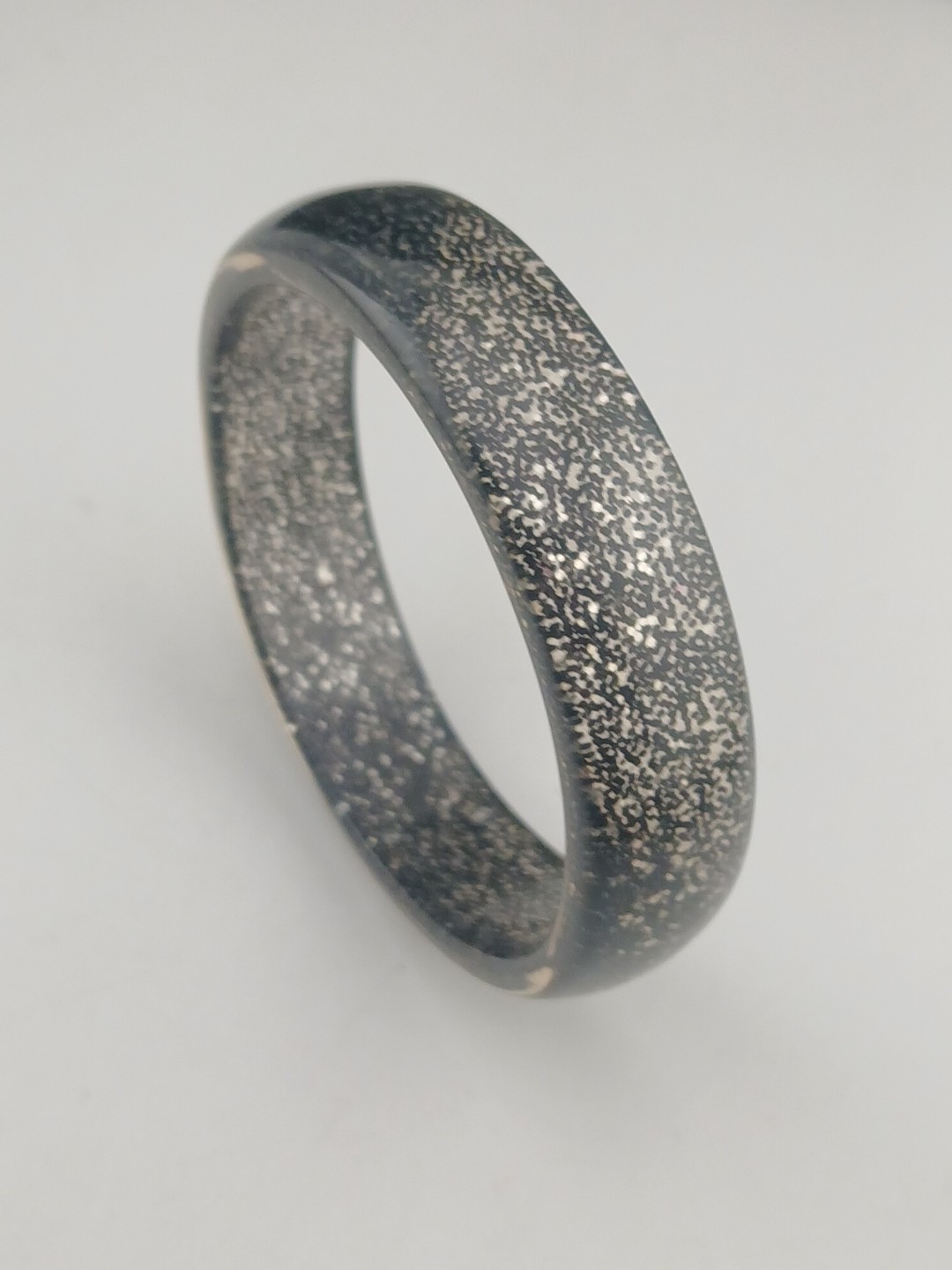 1950s SMOKE GRAY silver glitter confetti inclusions bangle bracelet size 8