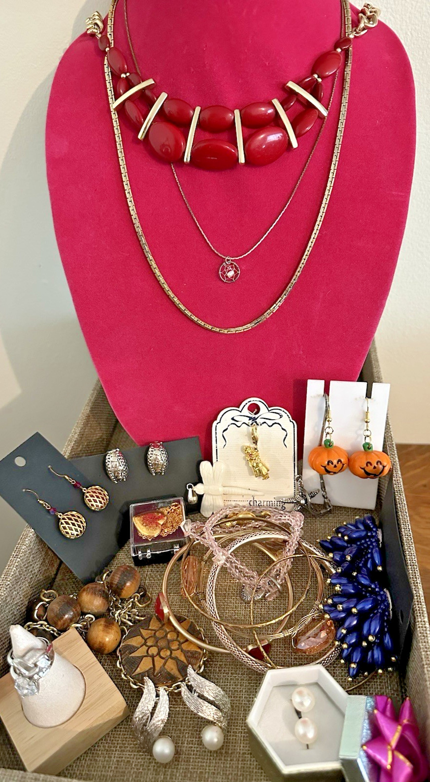 Vintage Estate Costume Jewelry Lot Necklaces Rings Pendants Bracelets Earrings