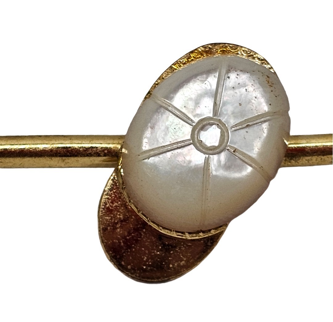 Vintage Gold Tone Golf Club & Hat Pin Brooch Iron Putter MOP Style Golfing Gift