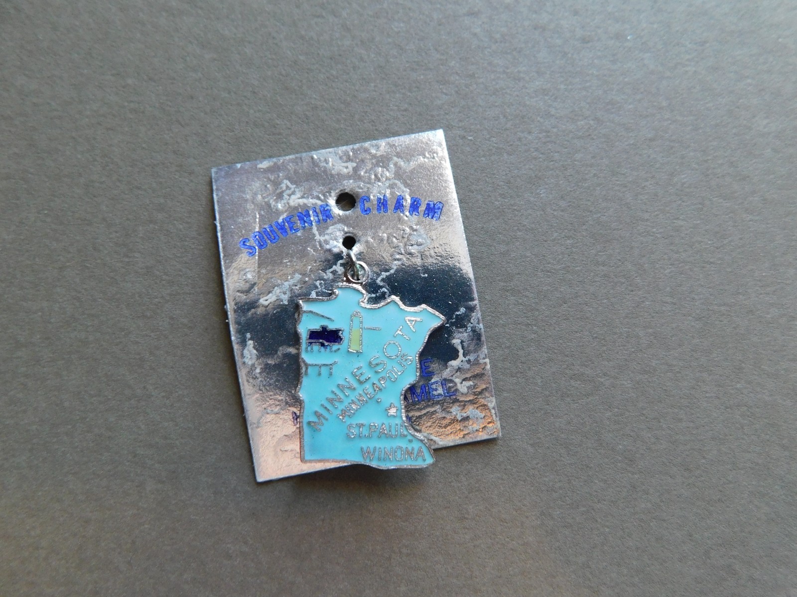 State Charm : Minnesota – Souvenir Charm/Pendant- silver tone & Cloisonne enamel