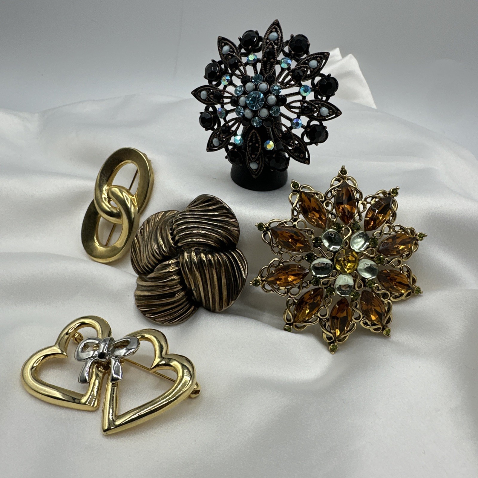 Lot of Five Mixed Vintage Brooches. See pics.