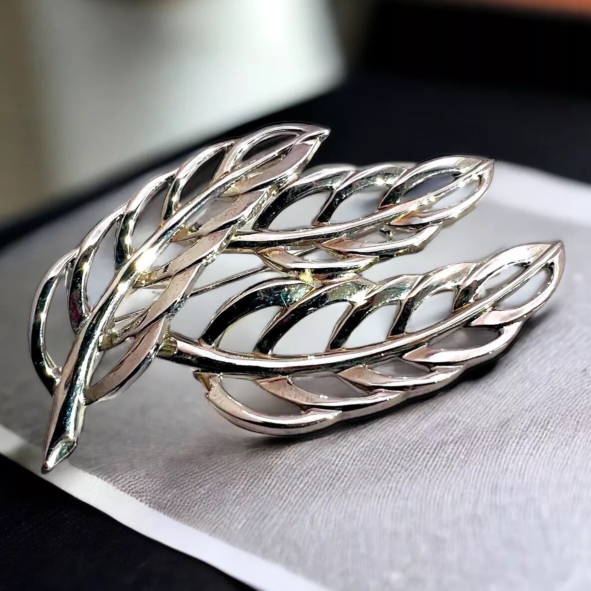 Silver Tone Leaf Brooch Autumn Statement Pin Dimensional Vintage