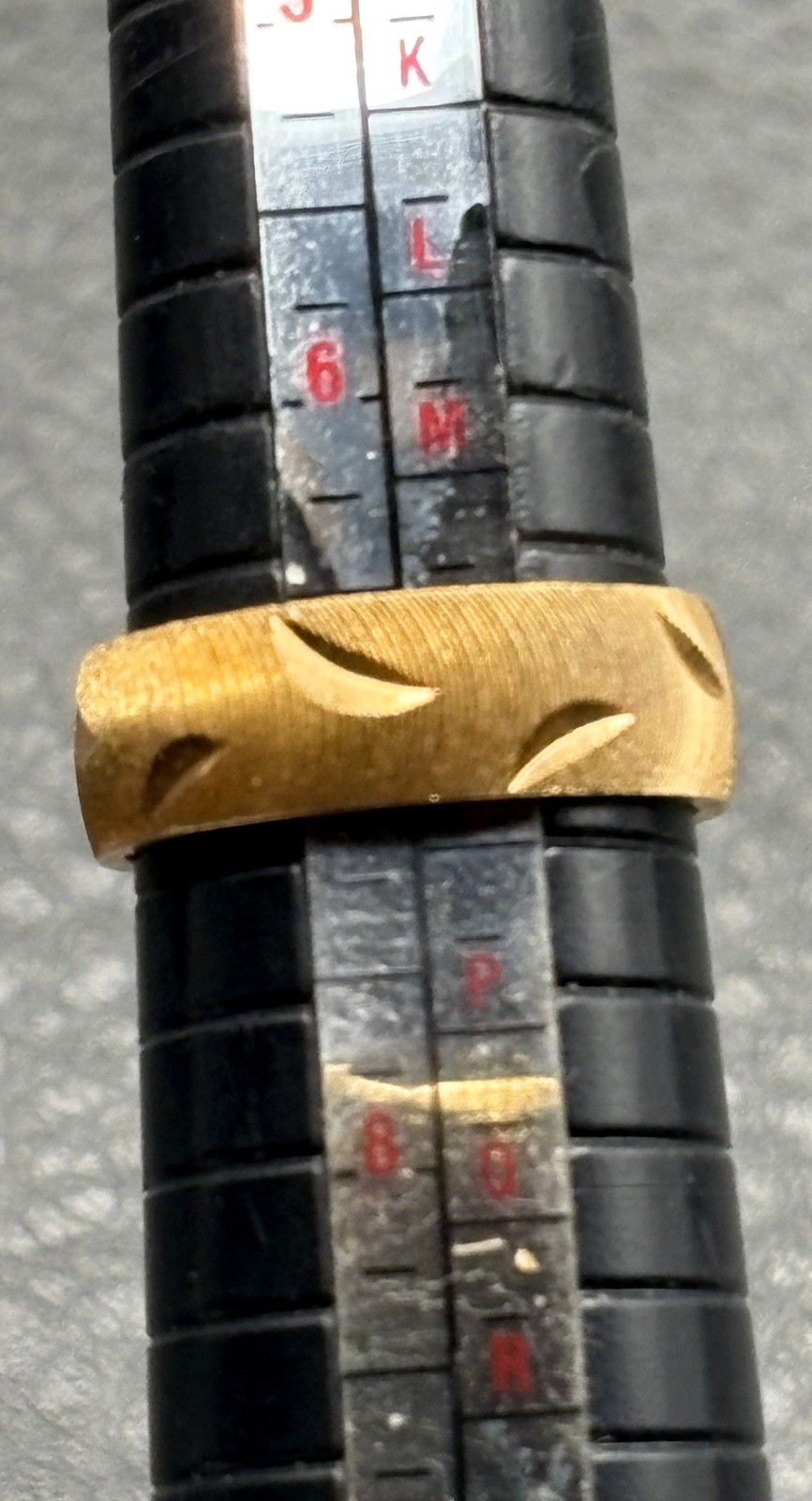 18KT H.G.E. VTG Gold Plated Ring Textured MCM Modernist Pattern 6MM Band Size 7