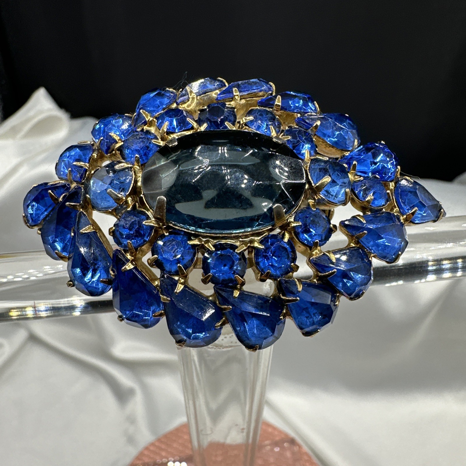 Vtg Unique Exclusive Oval Domed Blue Austrian Crystal Brooch. See pics.