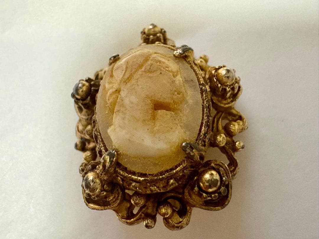 Vintage Gold Design Cameo Earrings For Men And Women