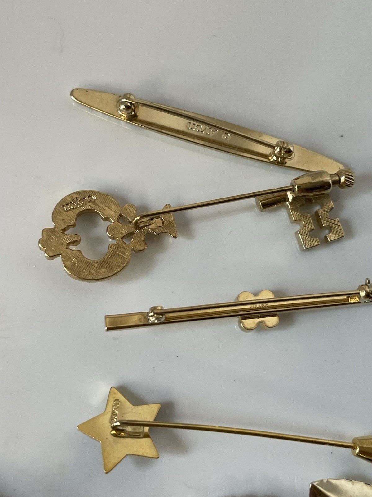 Lots Of Brooches/ Pins See Pictures Details/ Wear