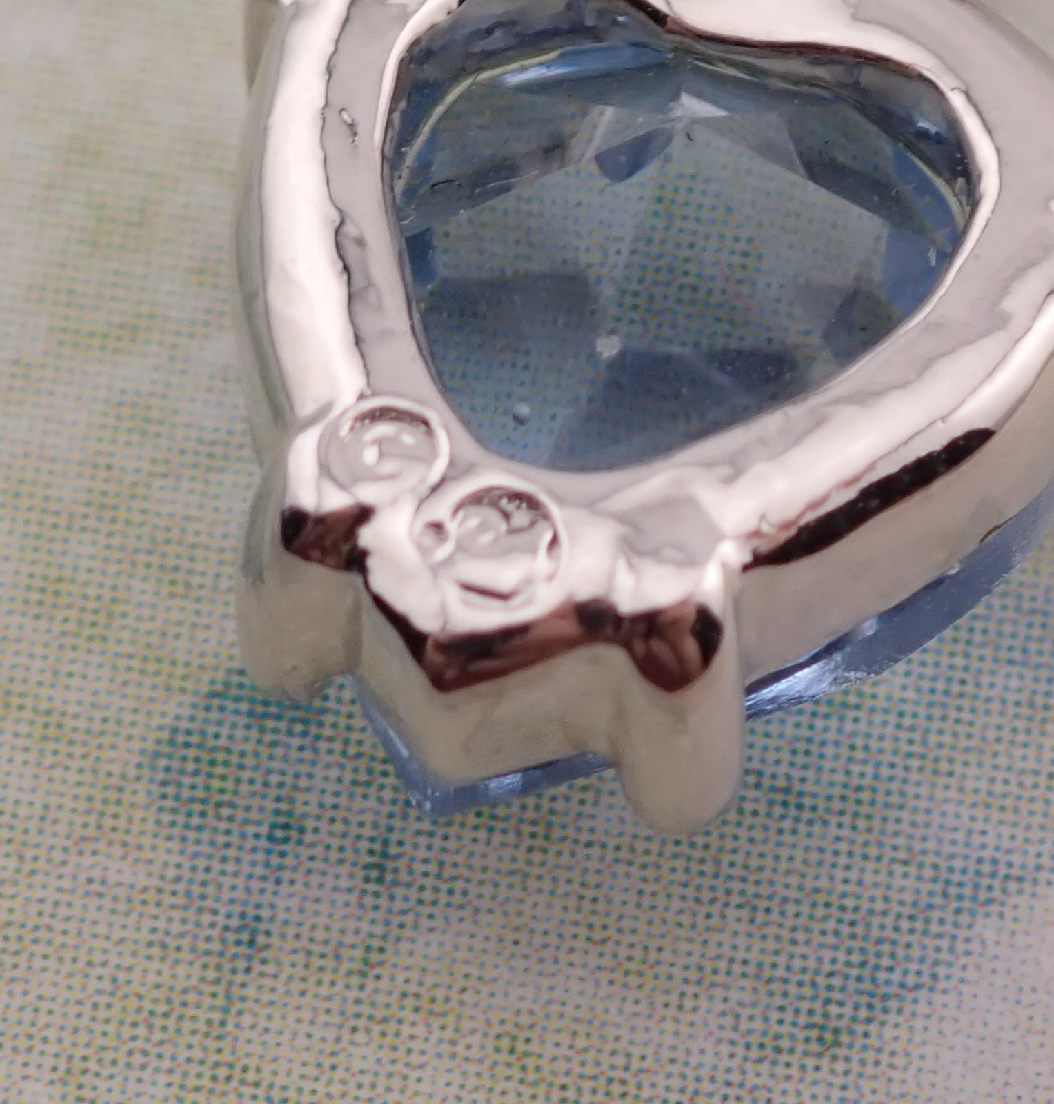 VTG Swarovski Swan Stamp Blue Crystal Heart Pendant 15 1/2″ Silver Tone Necklace