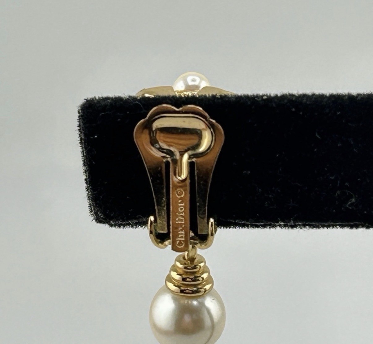 Signed Christian Dior Faux Pearl Rhinestone Gold Tone Clip On Earrings Old Stock