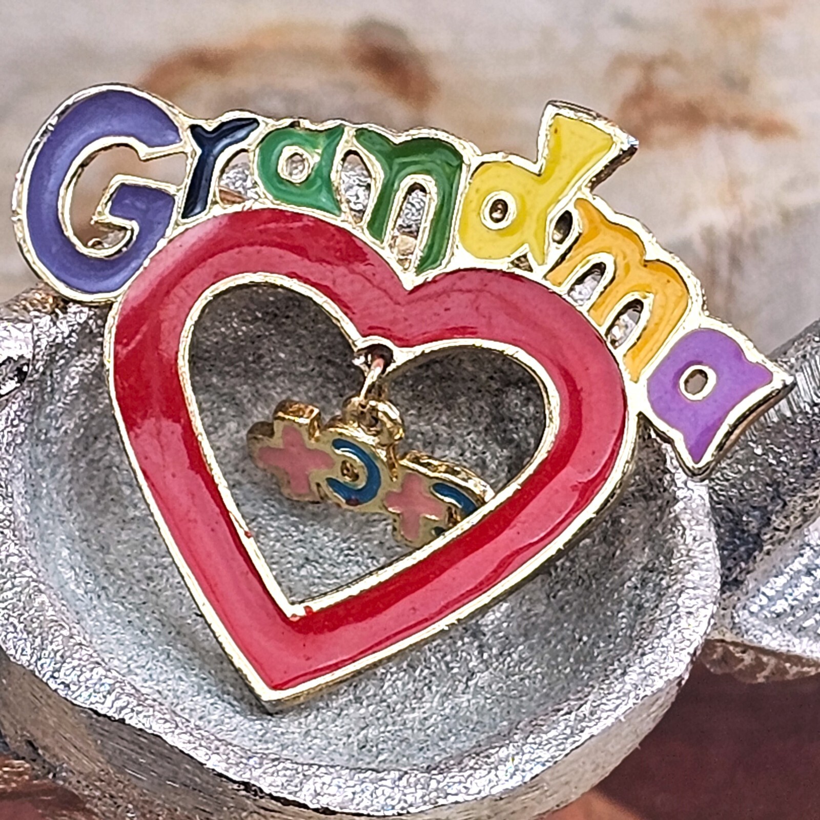 VTG Grandma Love Pin Brooch Enamel Red Heart Colors Gold Tone Grandmother XOXO