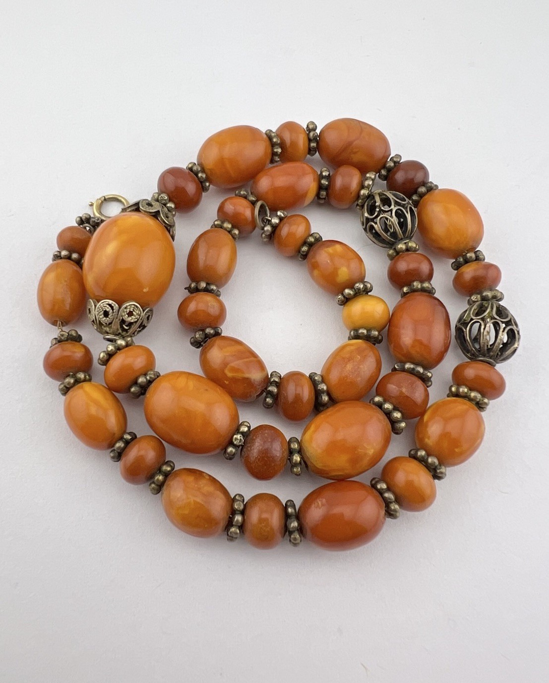 37.5g – Antique Butterscotch Egg Yolk Baltic Amber Swirl Round Bead Necklace 19″