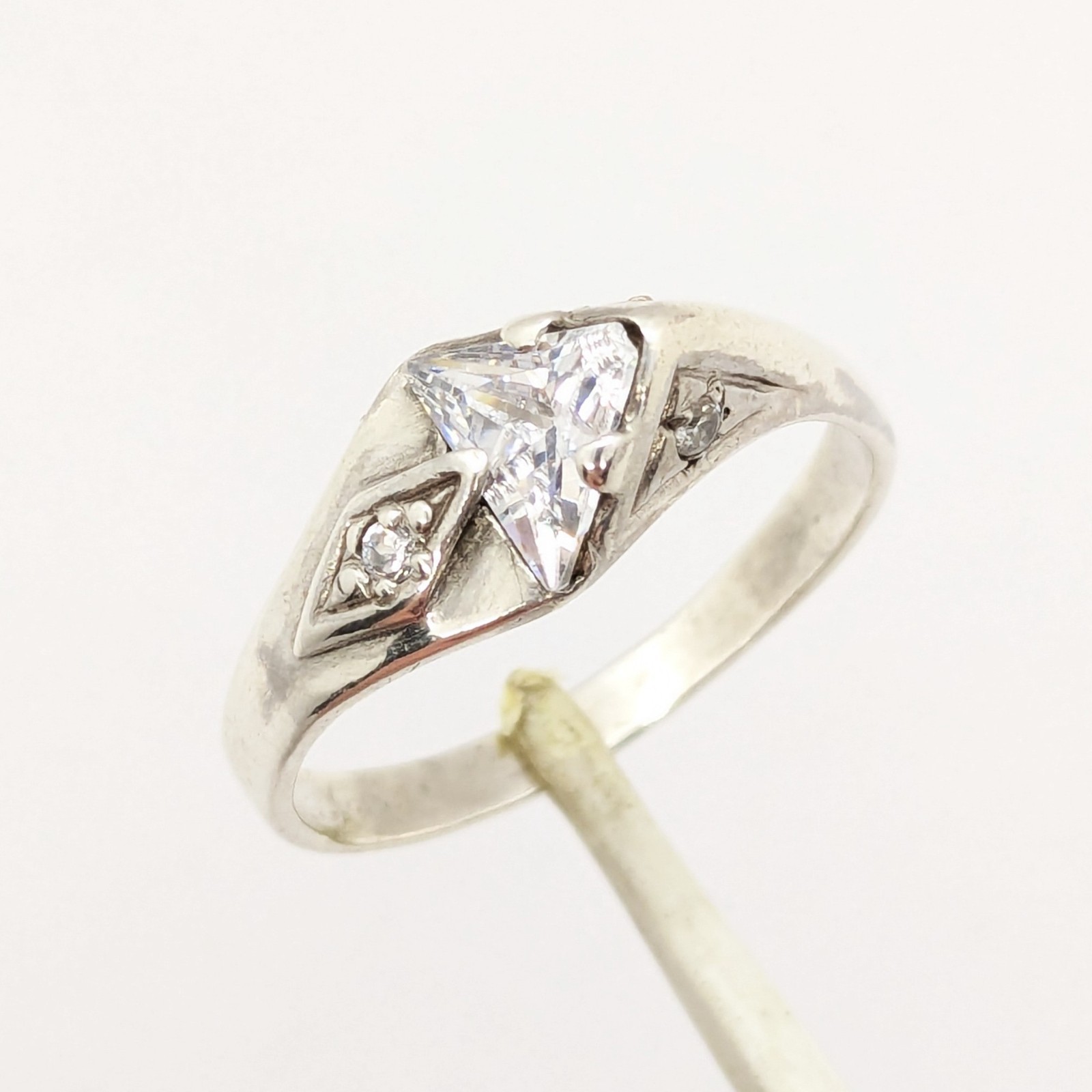 Vintage Elegant RING Silver 925 with Bright Stone -size: 10.5US (20mm) Ukrain#38