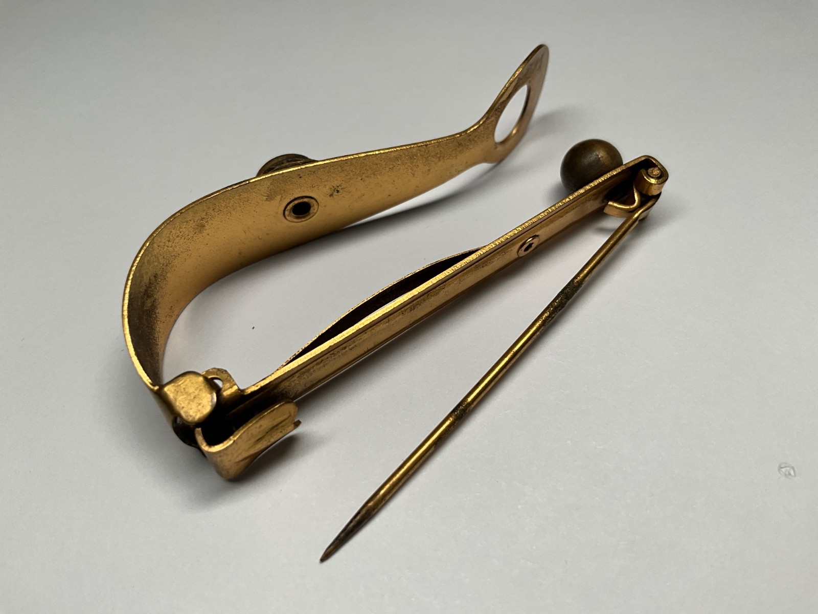 Excellent ConditionVintage 1950’s Gold Tone Glove Clip / Handbag Clip