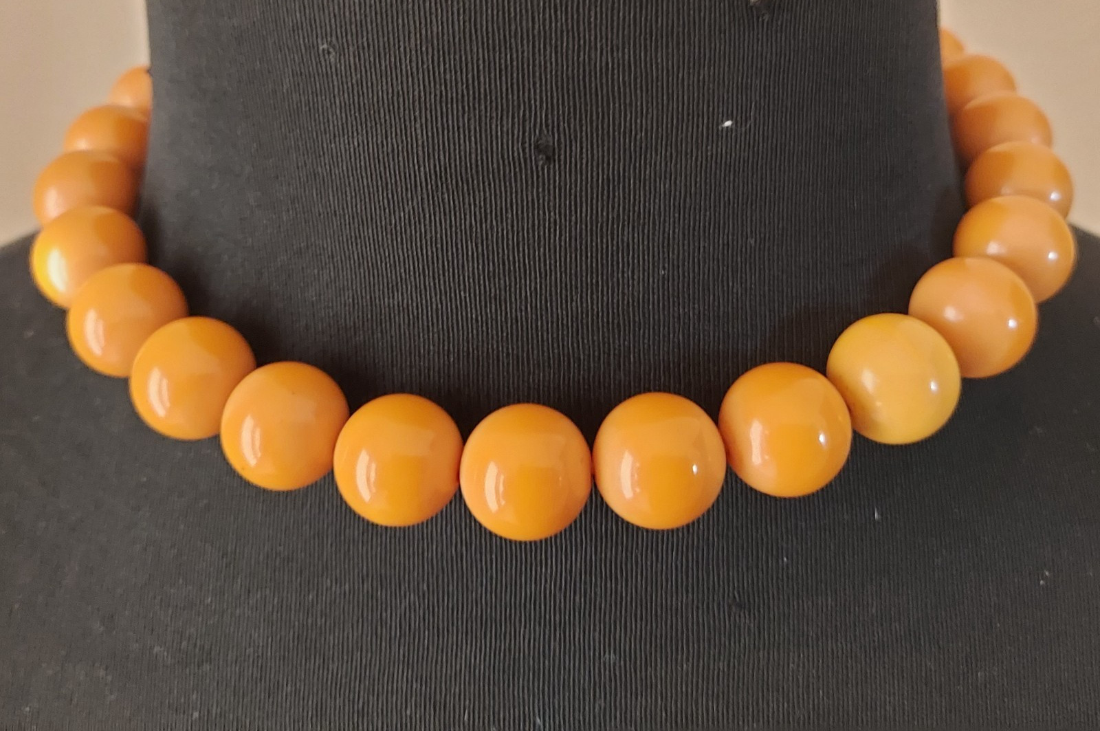 Vintage Butterscotch Egg Yolk Bakelite Round Beaded Necklace 15-1/2” 47g Tested