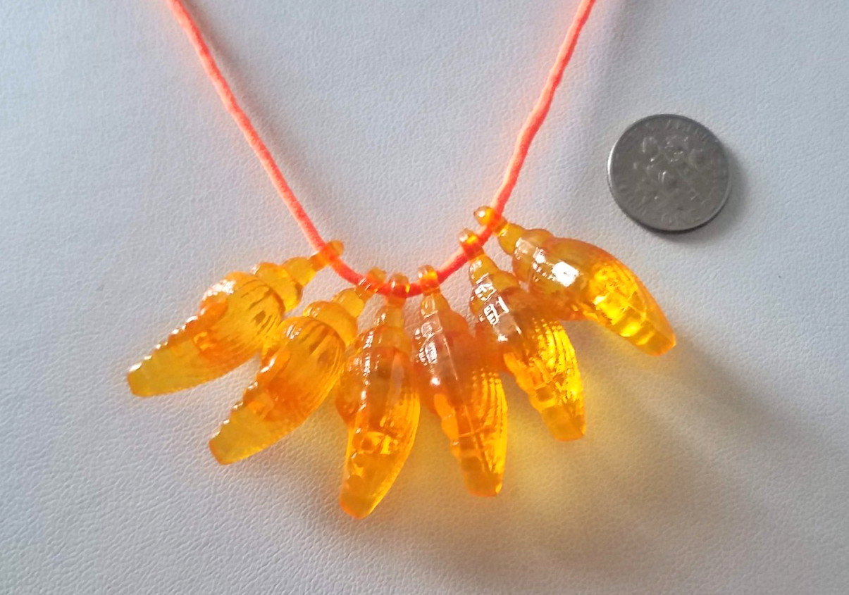 Vintage 16″ Orange Acrylic Conch Shell Elastic Necklace