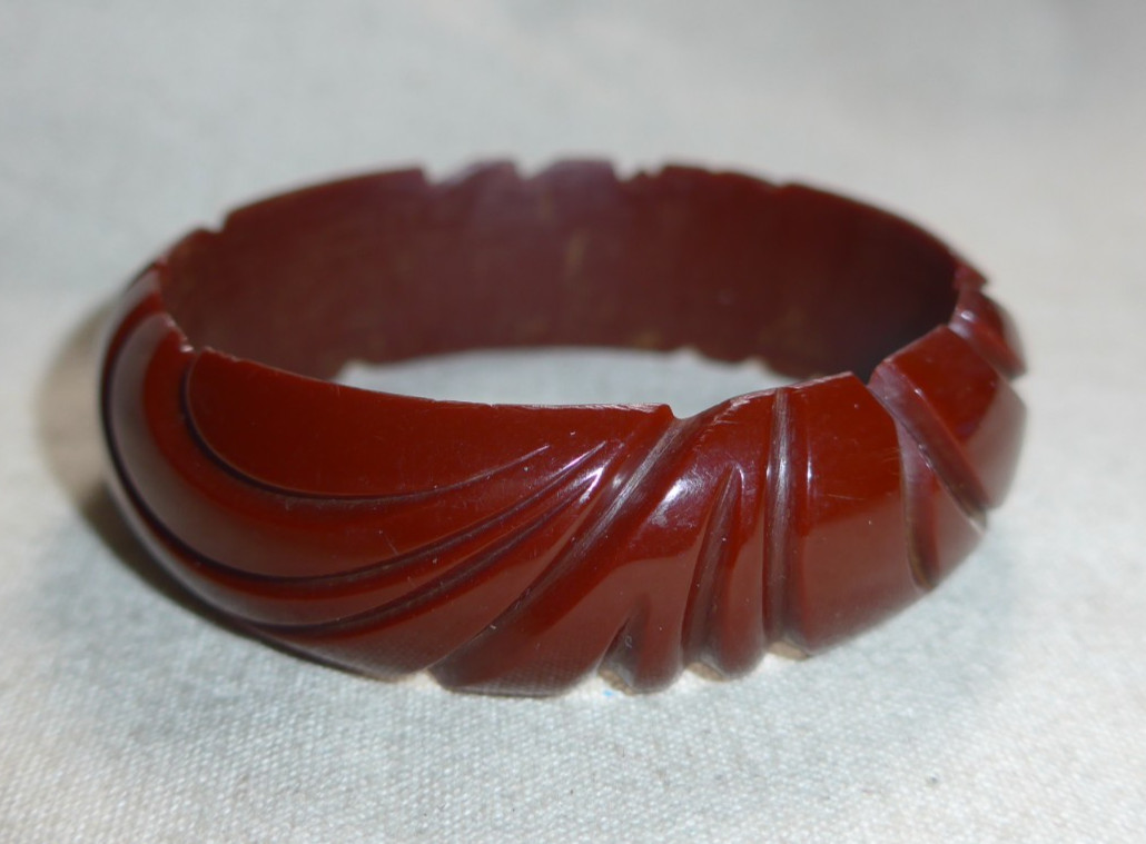 Vintage Bakelite Deep Carved Flower Brown Bangle Bracelet 7.5″ 20mm 30g