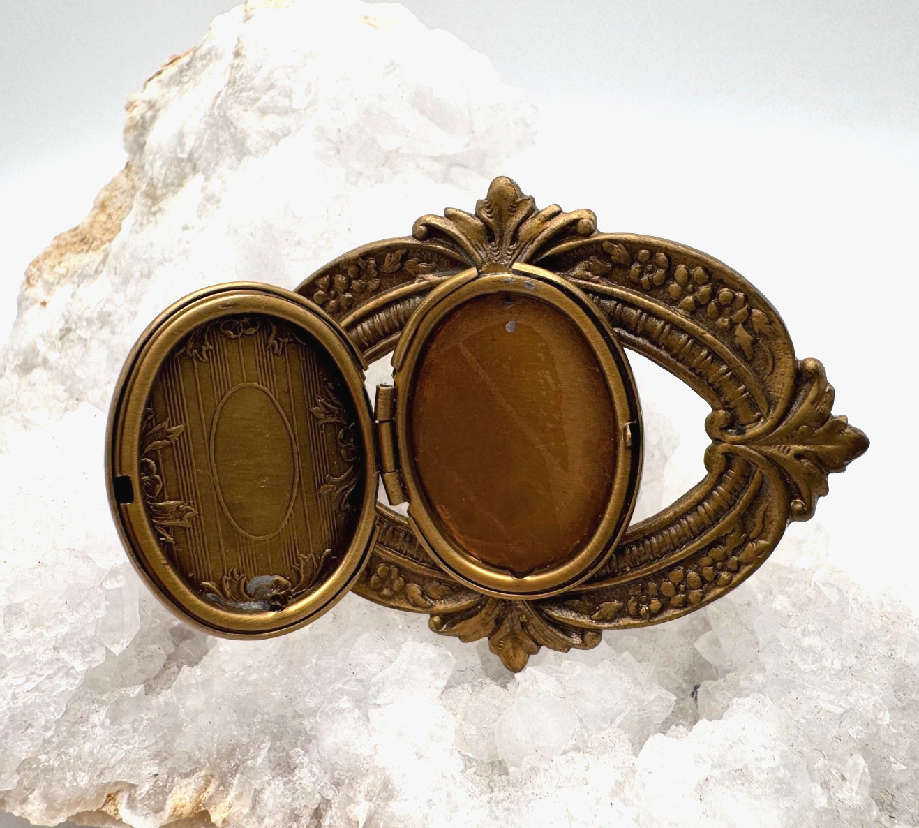 Victorian Revival Locket Brooch – Gold-plated locket.