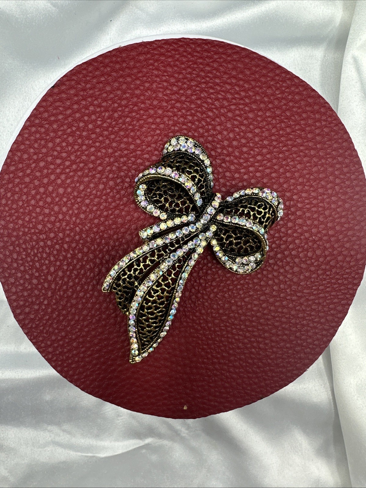 Antique Gold Filigree Bow Ribbon Brooch. See pics.