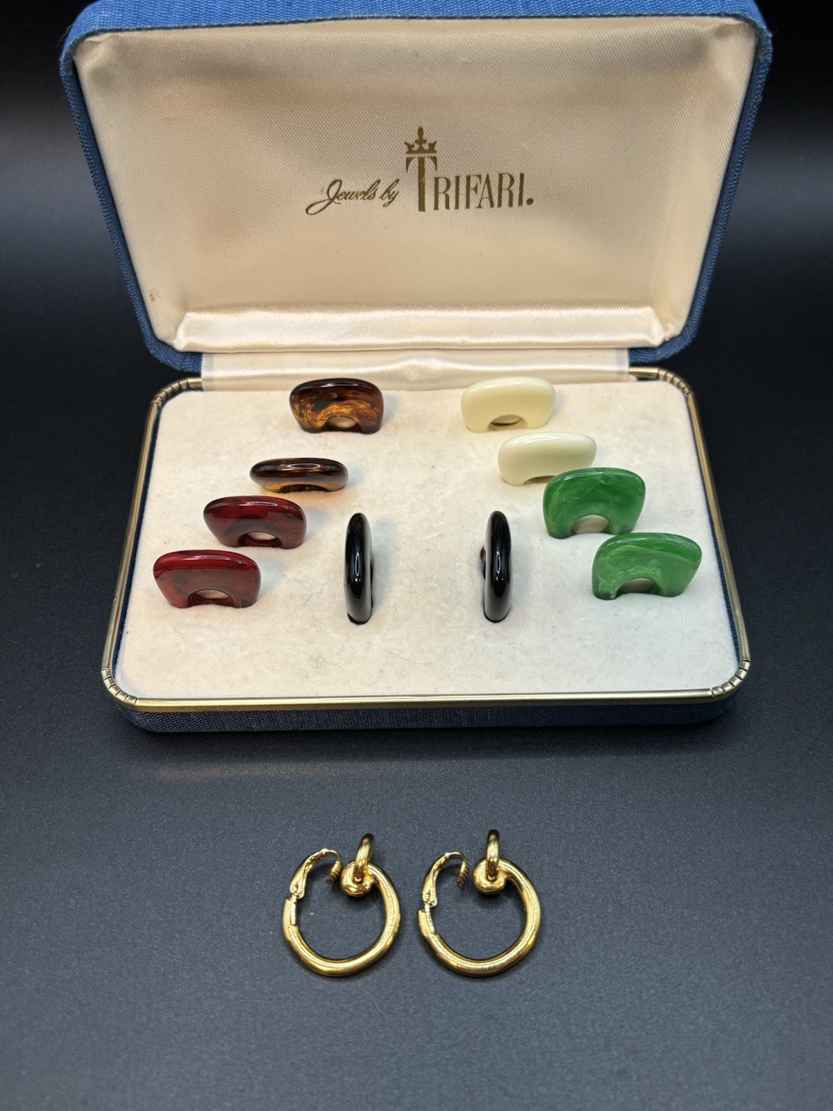 Vintage Jewels By Crown Trifari Interchangeable Hoop Clip On Earring Set in Box