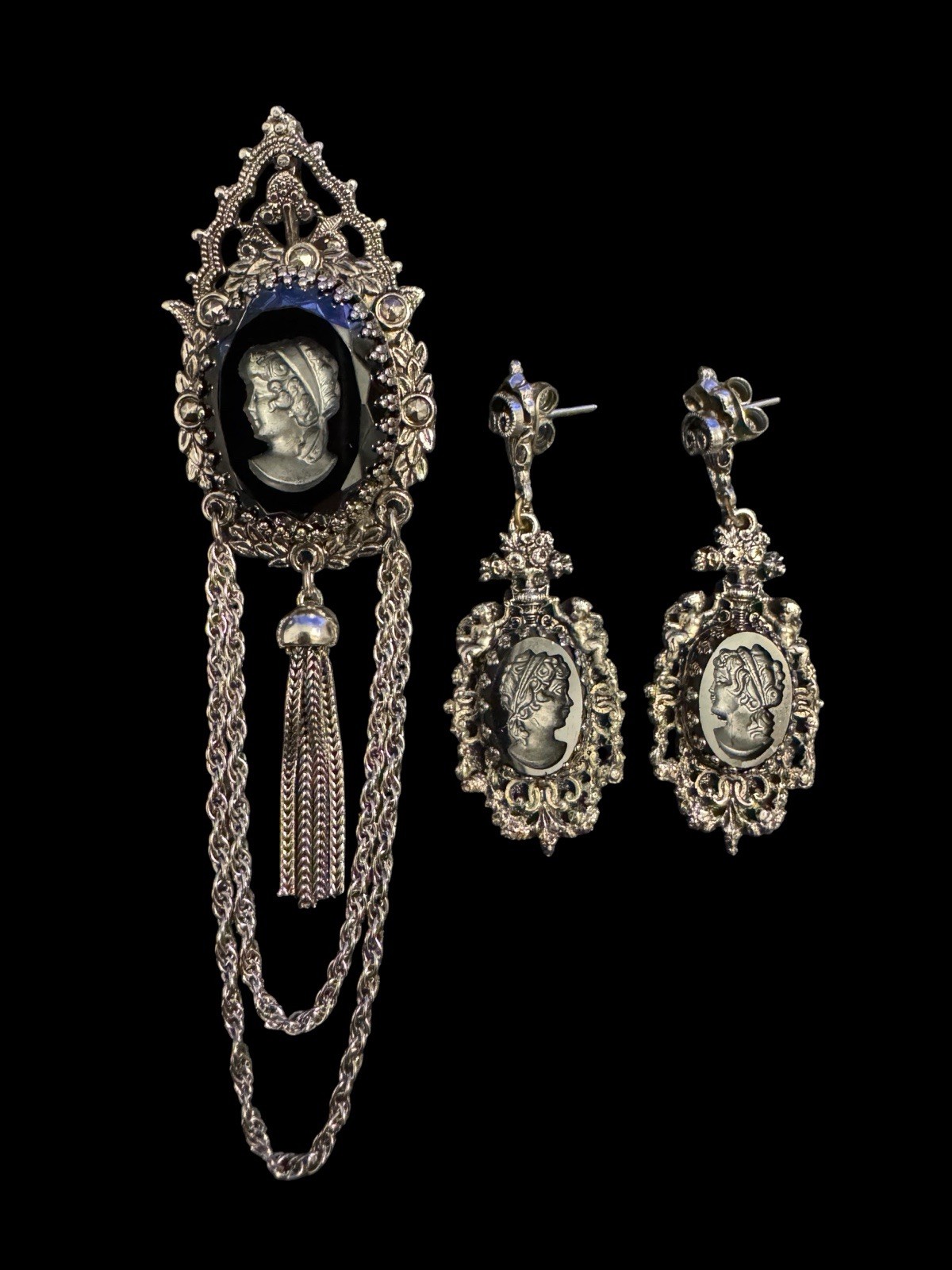 Vintage Intaglio Pendant Pin & Earring Set Silver Tone Carved Hematite Like W8