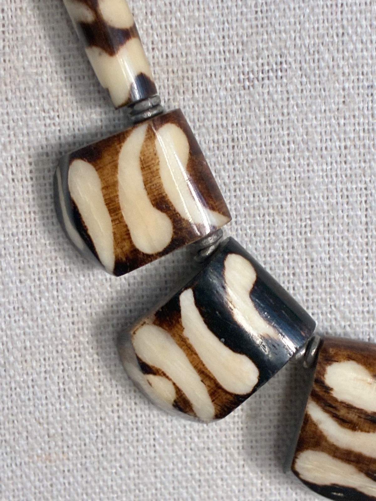 Vintage 1960s Brown & Cream African Batik Bone Beaded Necklace Tribal Ethnic 17″