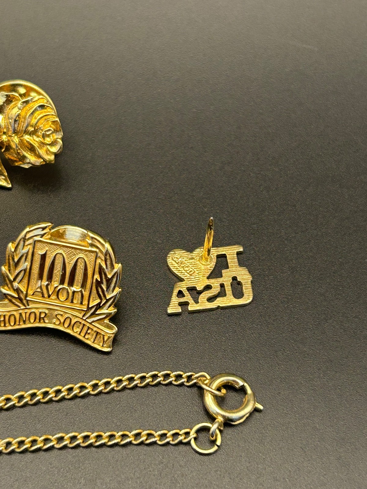 Vintage Avon Gold Tone Jewelry Lot President’s Club 1984 Necklace Brooch Pins