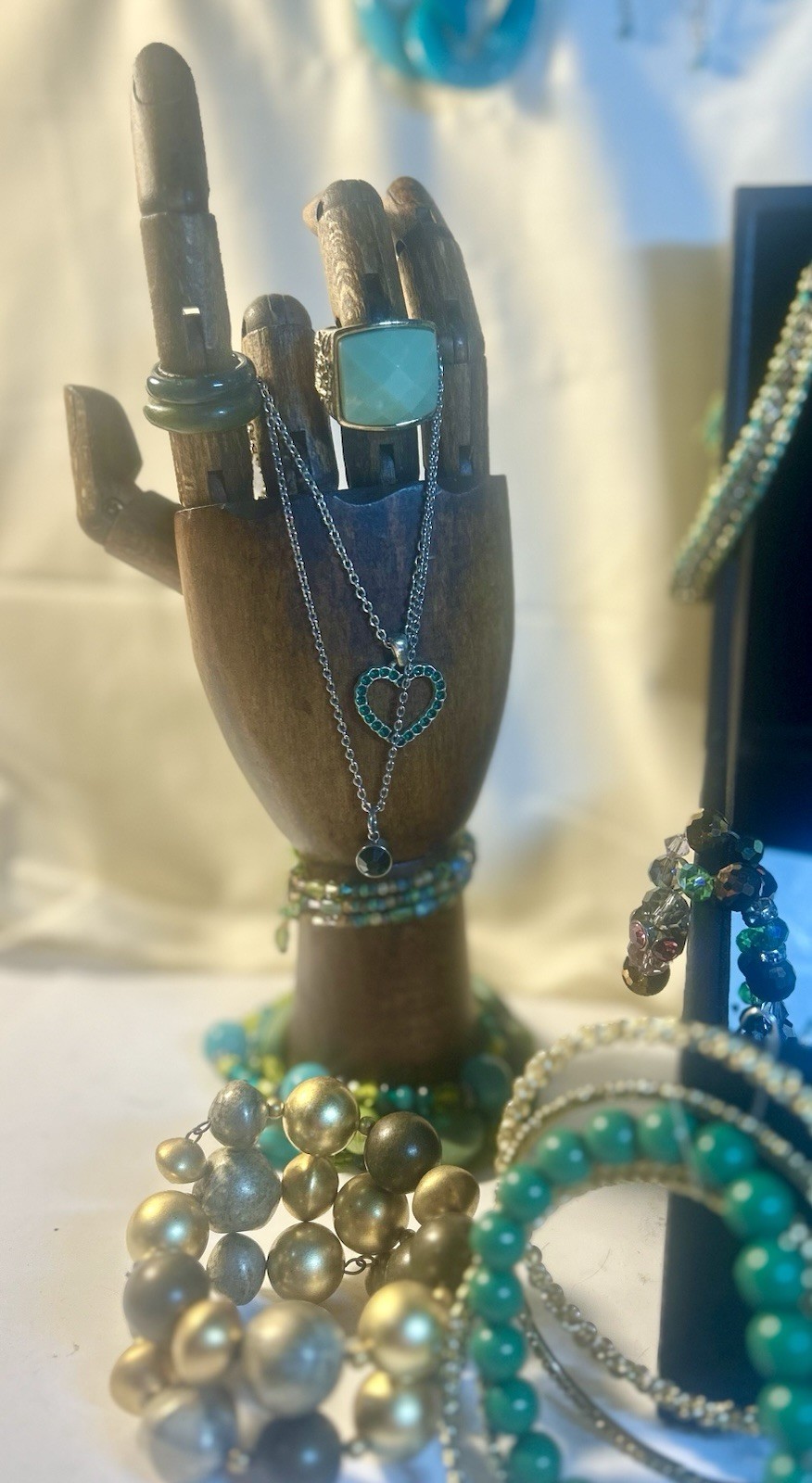 ☘️GREEN☘️Themed Lot-VTG to Mod Estate Jewelry Box 80+ Pieces/2.5+lbs