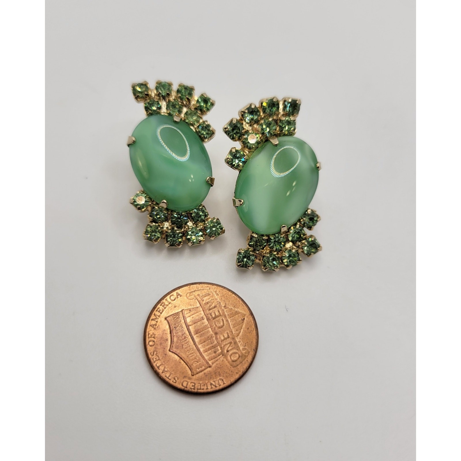 Light Green Glass Rhinestone Clip On Earrings Goldtone Prong Set Stones Gorgeous