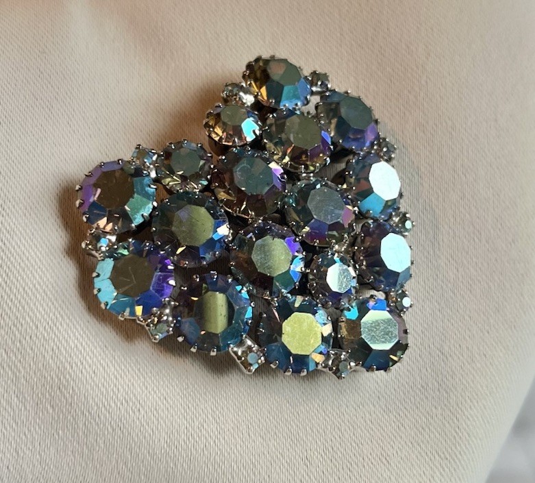 vintage blue aurora borealis Peacock AB Iridescent Crystal Cluster Heart Brooch